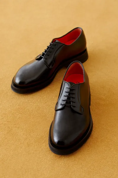 Avec Santoni foulez du pied la dolce vita